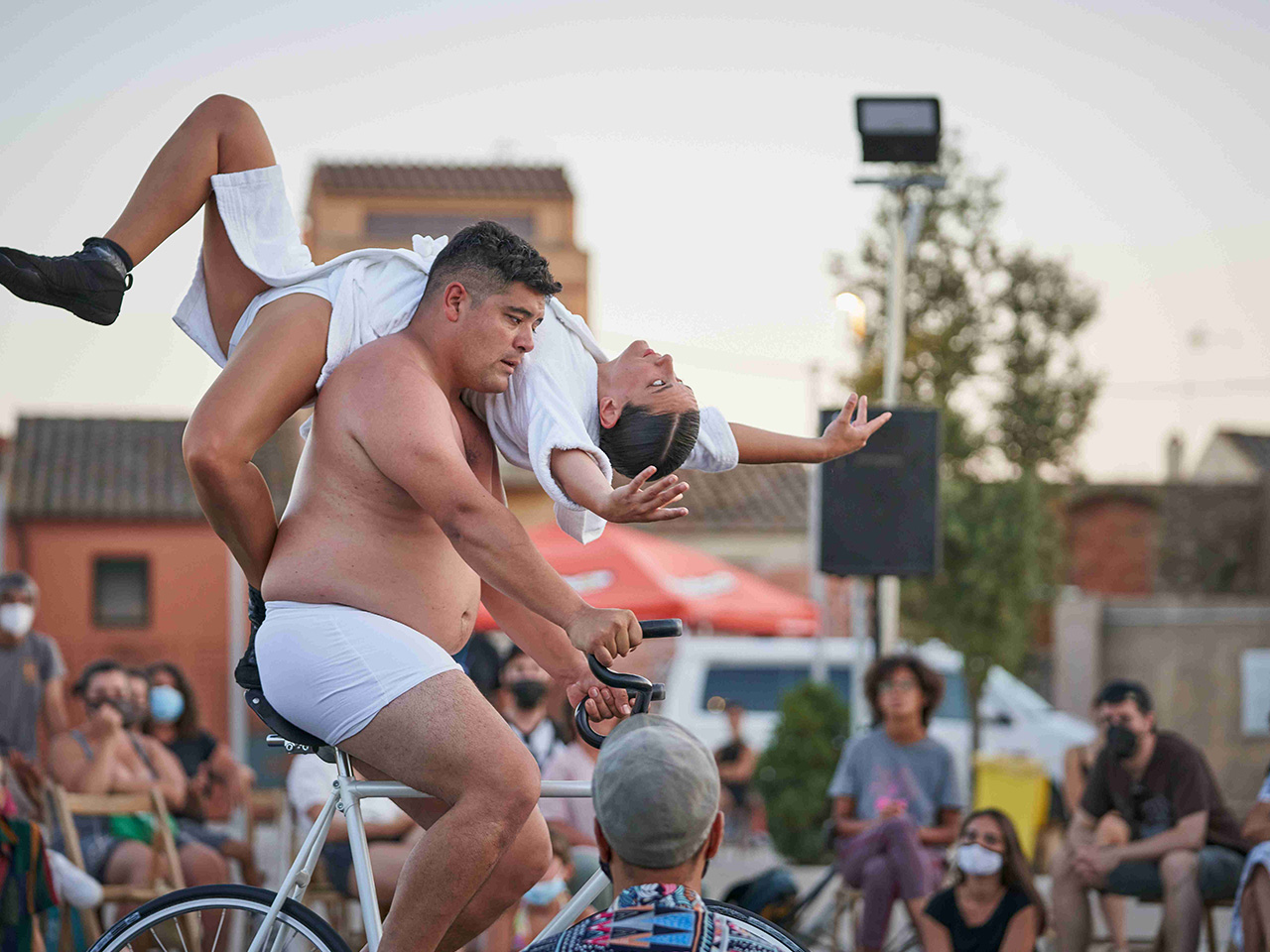 Mentir lo minimo @ Claveisolles